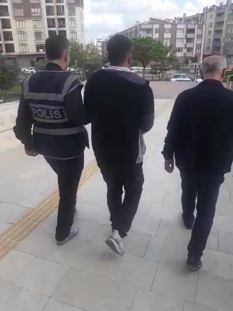 Balıkesir’de 2 hırsızlık şüphelisi tutuklandı BALIKESİR (İHA) – Balıkesir’in Edremit ilçesinde meydana gelen çeşitli hırsızlık