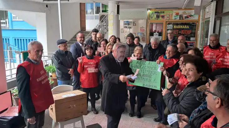 Emekli Sen tüm yurtta aynı anda bir basın açıklaması yaparak