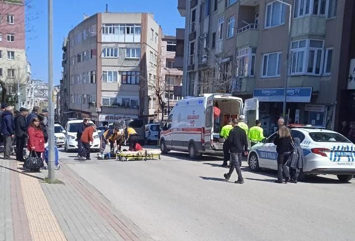 Bandırma’da motosikletten düşen genç yaralandı Balıkesir’in Bandırma ilçesinde Paşabayır mahallesinde motosikletten düşen genç yaralandı. Edinilen