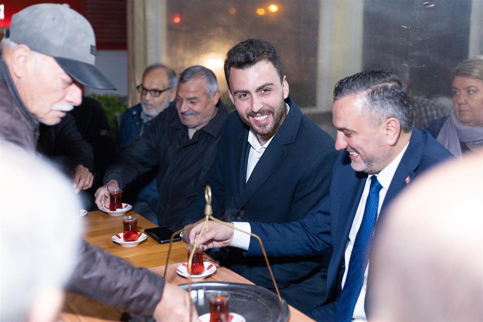 Öztaylan, gönüllere dokunuyor Öztaylan, Balıkesir’in coşkusu ve enerjisi muazzam Balıkesir’in genç milletvekili adayı