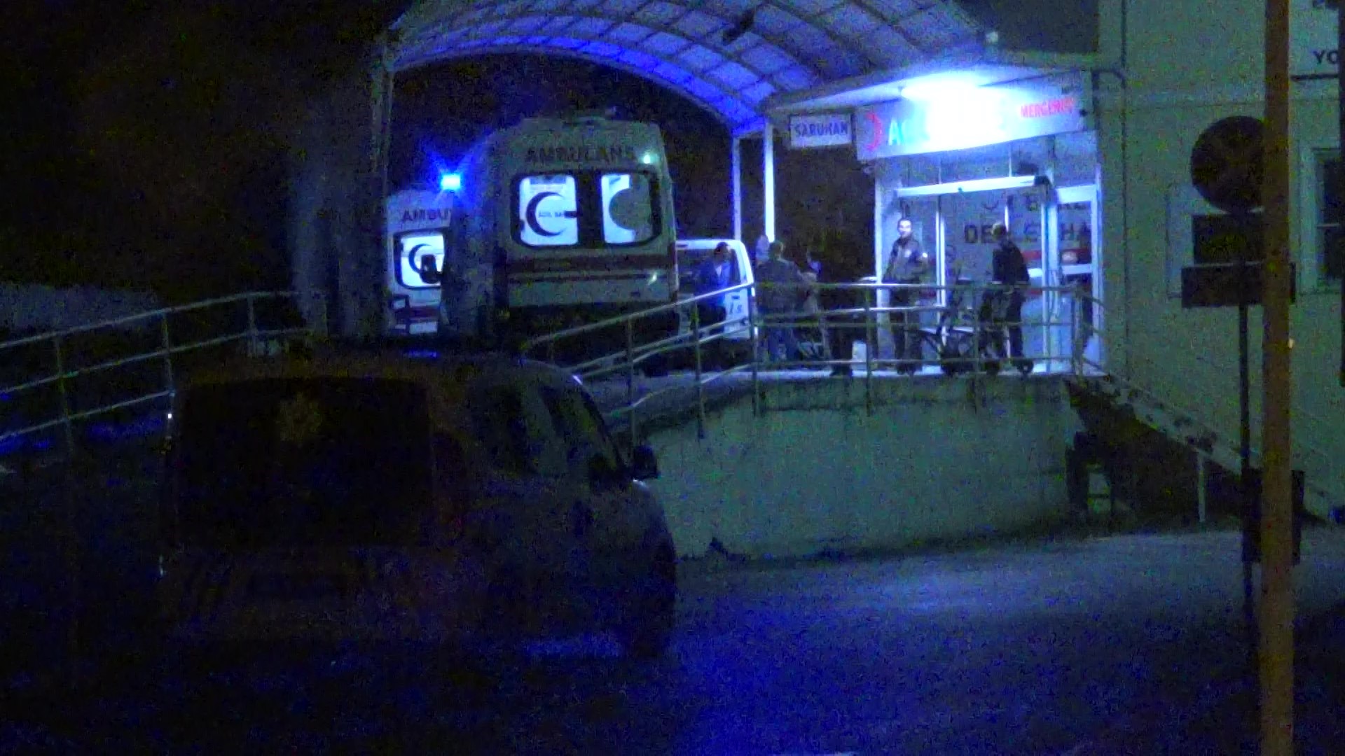 Balıkesir’de yedikleri tavuk dönerden 13 kişi zehirlenerek hastaneye kaldırıldı Balıkesir’in Edremit ilçesinde yedikleri gıdadan zehirlenen 13 kişi Edremit Devlet