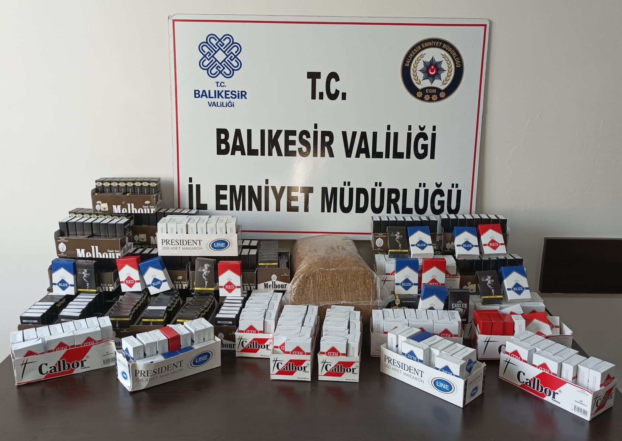 Balıkesir’de kaçak tütün ve sigara operasyonu Balıkesir’de KOM polis ekiplerinin 1 şüphelinin 2 işyerinde yaptıkları kaçak