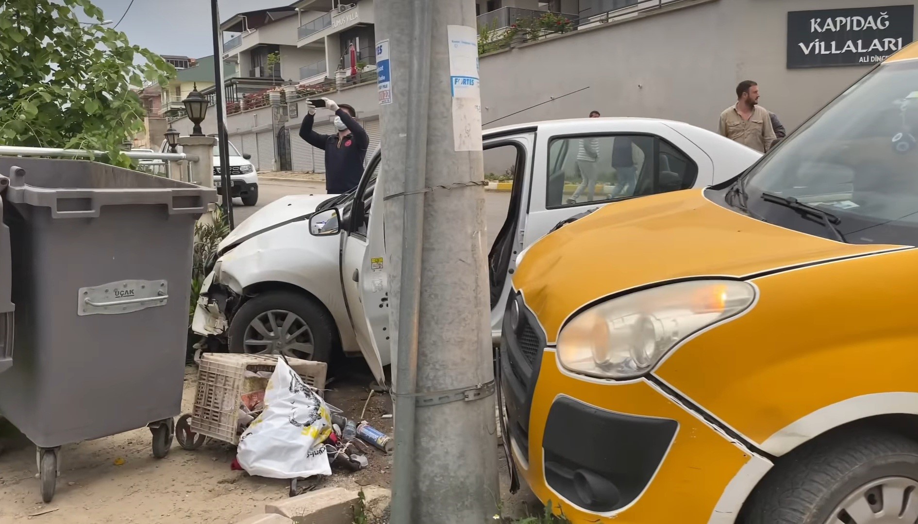 Erdek’te trafik kazası Balıkesir’in Erdek İlçesi Sahil Mahallesinde meydana gelen iki aracın çarpıştığı