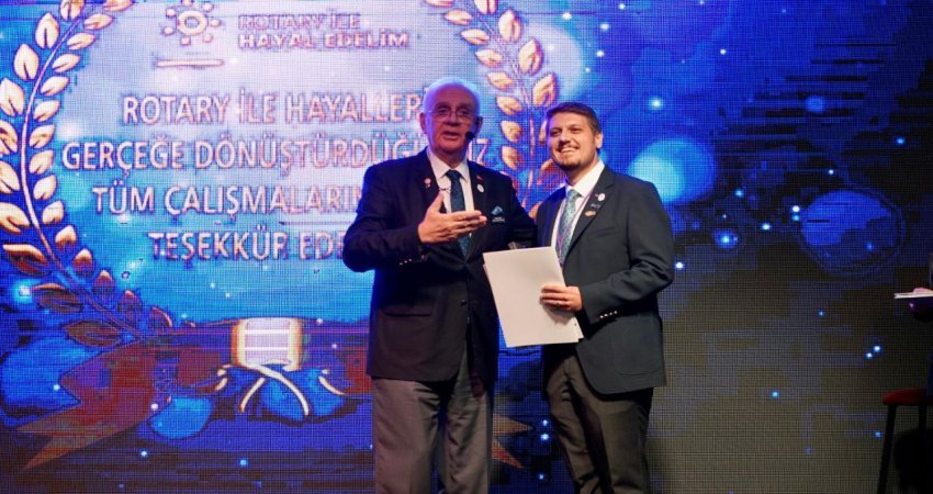 BANDIRMA ROTARY KULÜBÜNE ÖDÜL YAĞDI! Rotary 2440. Bölge Federasyon Konferansı büyük bir katılım ile Bursa’da