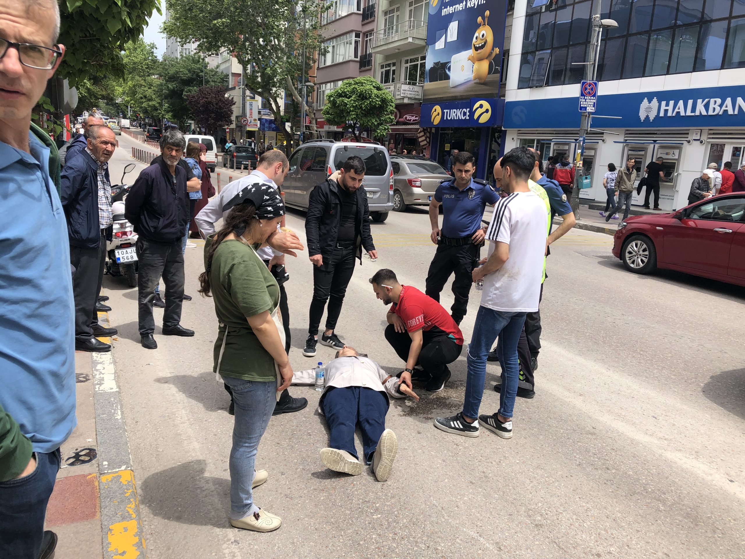  Balıkesir’in Bandırma ilçesi İsmet İnönü caddesinde meydana gelen motosiklet kazasında