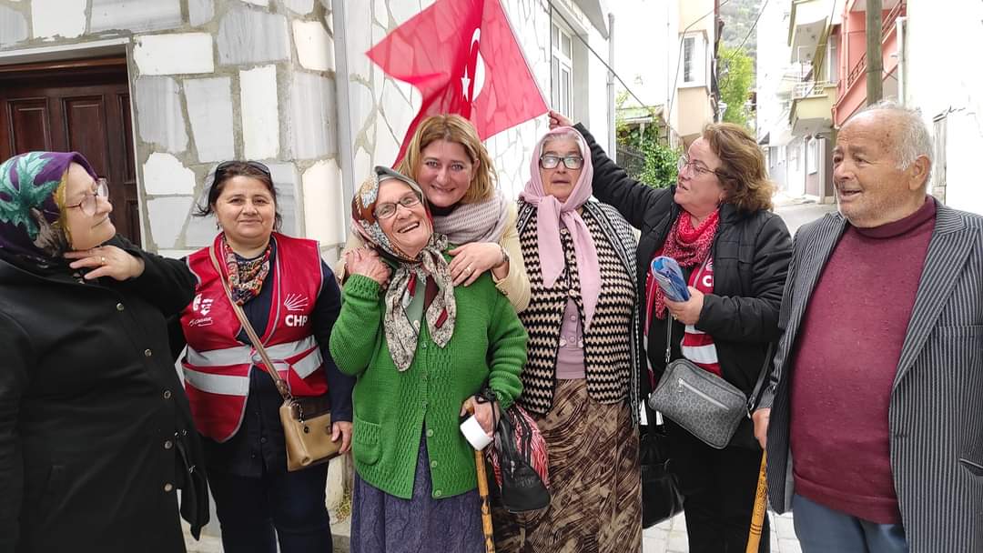 Balıkesir CHP Milletvekili adayı Fatma Salı Karabacakoğlu, Marmara Adasında Vatandaşlar