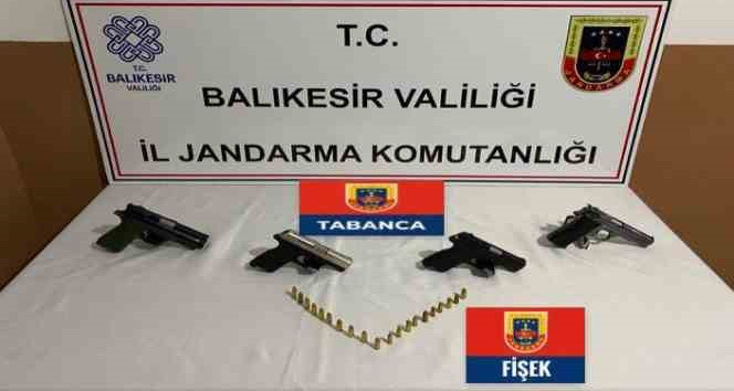 Balıkesir İl Jandarma Komutanlığınca Edremit ve Erdek İlçelerinde silah, mühimmat