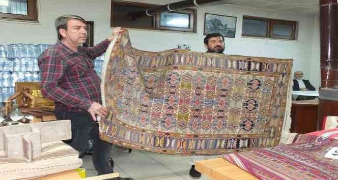 Balıkesir’in Burhaniye ilçesinde yaklaşık 2 yıl önce başlayan antika mezadına
