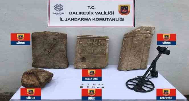 Balıkesir’in Gönen ilçesinde tarihi eser operasyonunda bir kişi gözaltına alındı.
