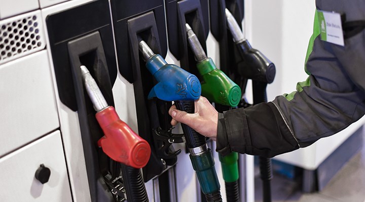 Brent petrol fiyatlarının düşmesiyle birlikte akaryakıt fiyatları da gerilemeye devam