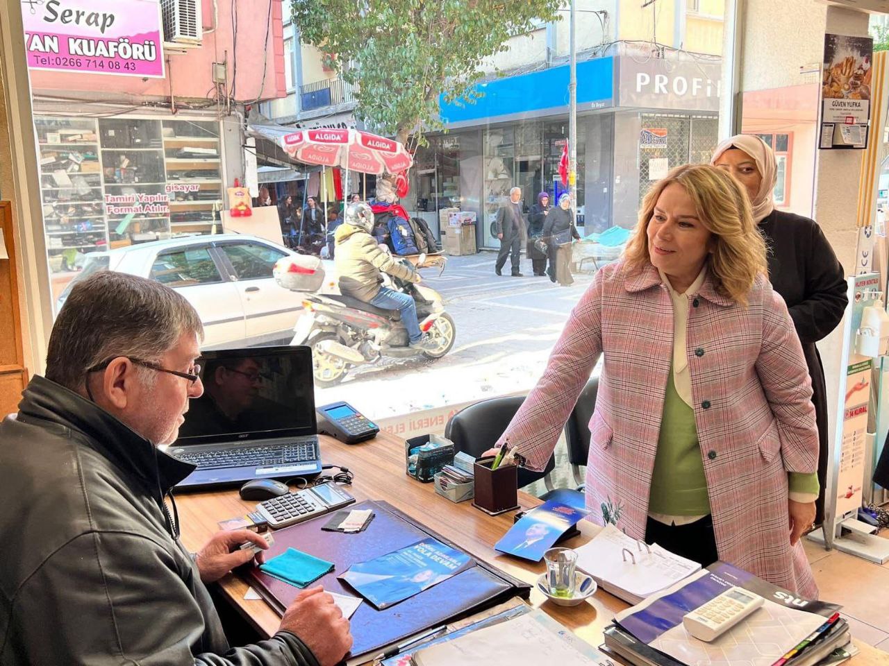 Balıkesir’i karış karış gezen temas etmedik vatandaş bırakmayan Ak Parti