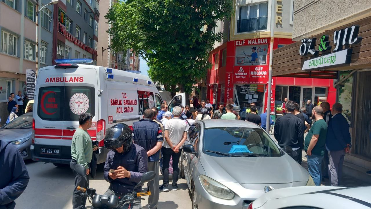 Balıkesir’in Bandırma ilçesi Çınarlı mahallesinde iddiaya göre husumetli olduğu söylenen