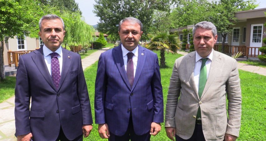 Vali Şıldak: “Balıkesir’i eğitimde daha ileriye taşıyacak ve başarılarla dolu bir gelecek inşa edeceğiz” Balıkesir İl Eğitim Değerlendirme Toplantısı’nda akademik başarıyı daha yükseğe çıkarmak