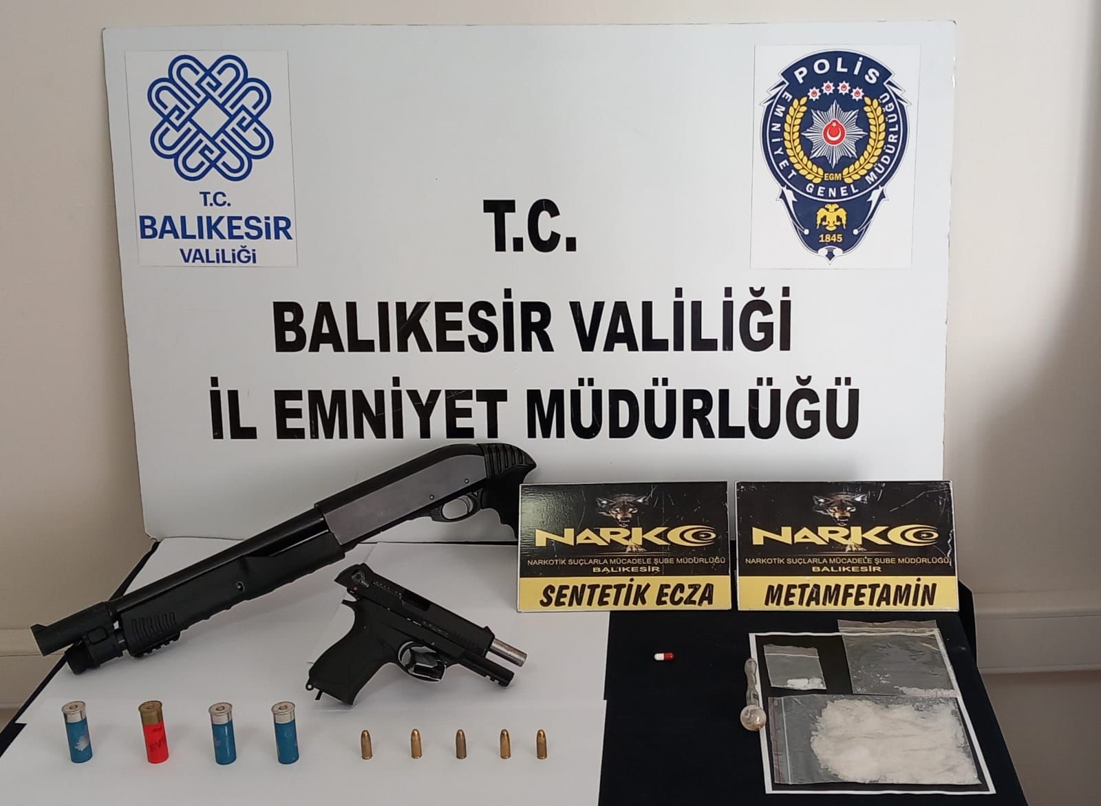 Balıkesir’de uyuşturucu operasyonu: 69 gözaltı Balıkesir’de narkotik ekiplerinin il genelinde düzenledikleri uyuşturucu operasyonlarında 69 şahıs