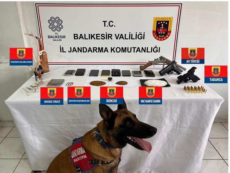 Gönen’de uyuşturucu operasyonu: 11 gözaltı Balıkesir’in Gönen ilçesinde düzenlenen uyuşturucu operasyonunda 11 kişi gözaltına alındı.