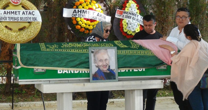 Ünlü yazar Pakize Başaran son yolculuğuna uğurlandı Ünlü Roman yazarı Pakize Başaran 103 yaşında Balıkesir’in Bandırma ilçesinde