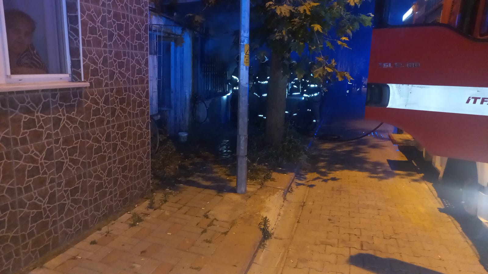 Bandırma’da çıkan yangın çevredeki vatandaşları endişeye düşürdü Balıkesir’in Bandırma ilçesinde Paşabayır Mahallesi 10 sokakta bir dairede çıkan
