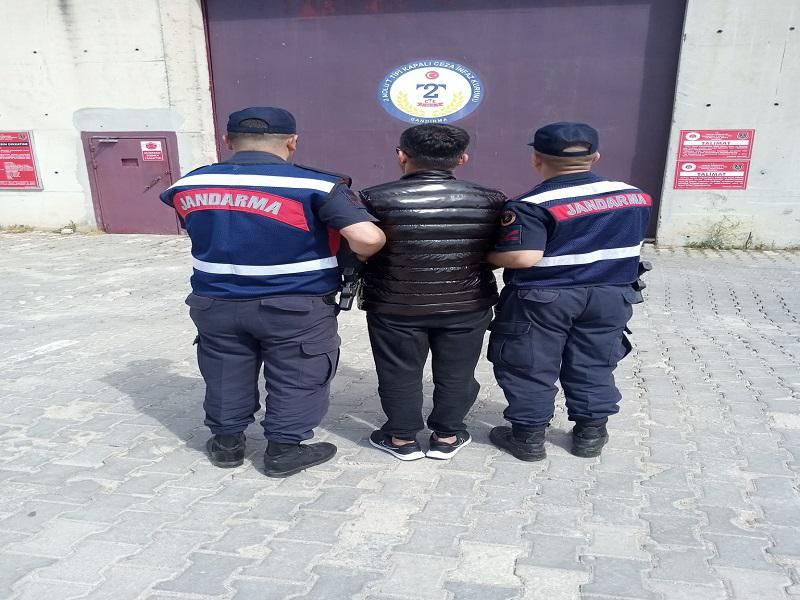 Balıkesir’de kesinleşmiş hapis cezası bulunan 2 kişi tutuklandı Balıkesir’in Bandırma ve Edremit ilçelerinde on yıl ve üzeri kesinleşmiş