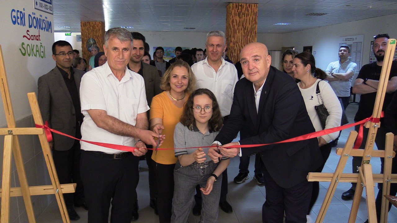 Balıkesir’in Bandırma ilçesinde Mesleki ve Teknik Anadolu Lisesi öğrencileri ve