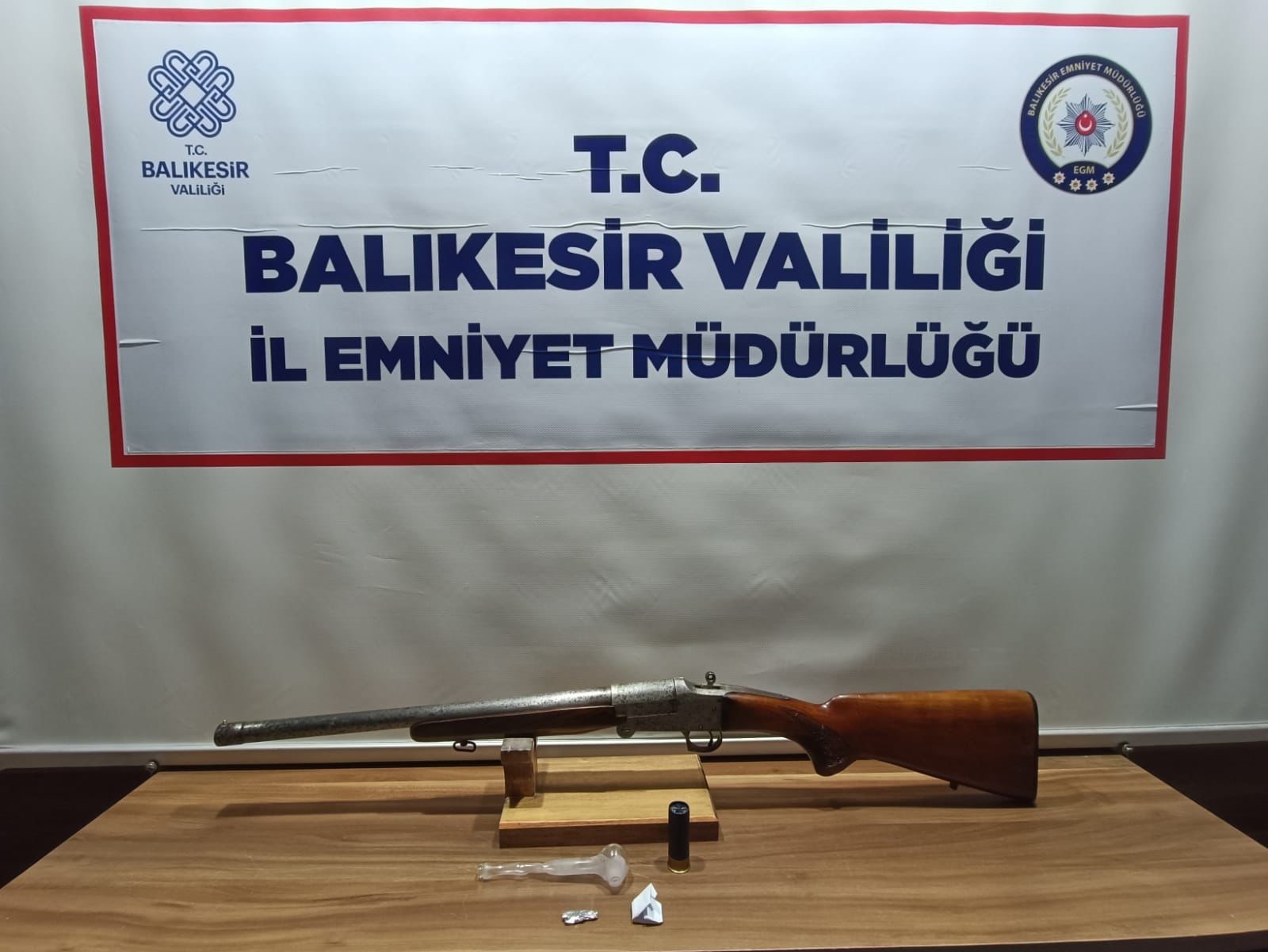 Balıkesir’de polis ekipleri son bir haftada düzenlediği operasyonlarda çeşitli suçlardan