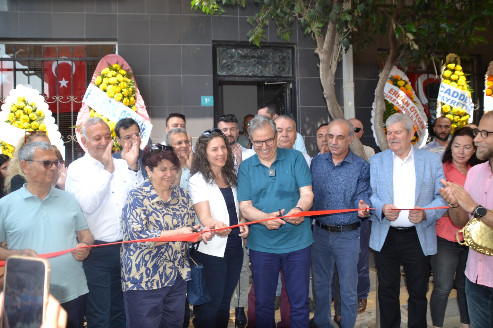 Geçmiş dönem Bandırma Belediye Başkanı olan Dursun Mirza çalışma ofisinin