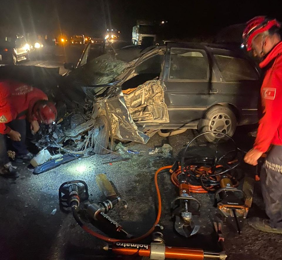 Gönen-Manyas karayolunda feci kaza: 1 ölü, 1 yaralı Balıkesir’in Gönen ilçesi Manyas karayolunda bir tır ile otomobilin kafa