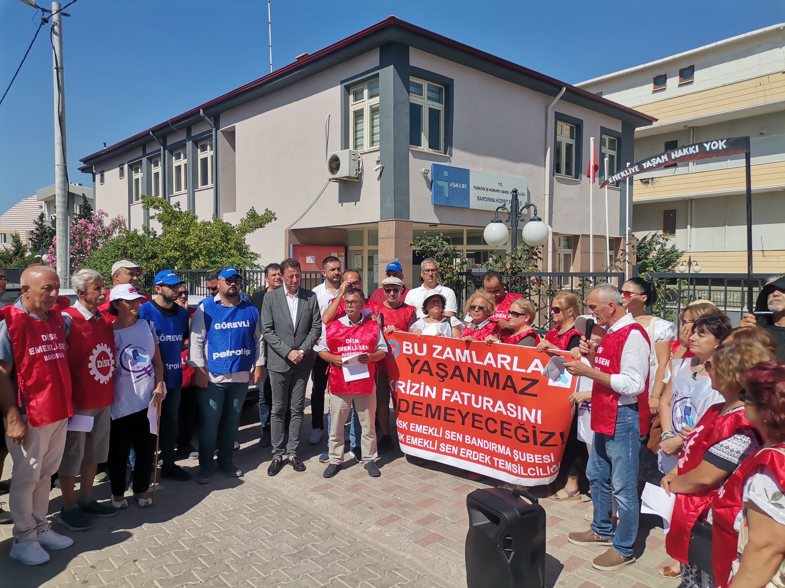 Emeklilere yapılan %25’lik zam ve artan enflasyondan sonra emekliler haklarını