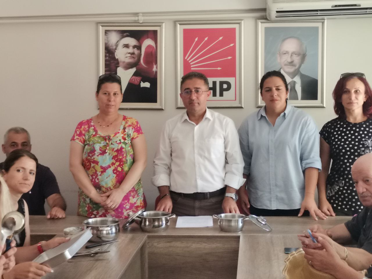 Bandırma CHP ilçe binasında Türkiye geneli eş zamanlı olarak zamlar