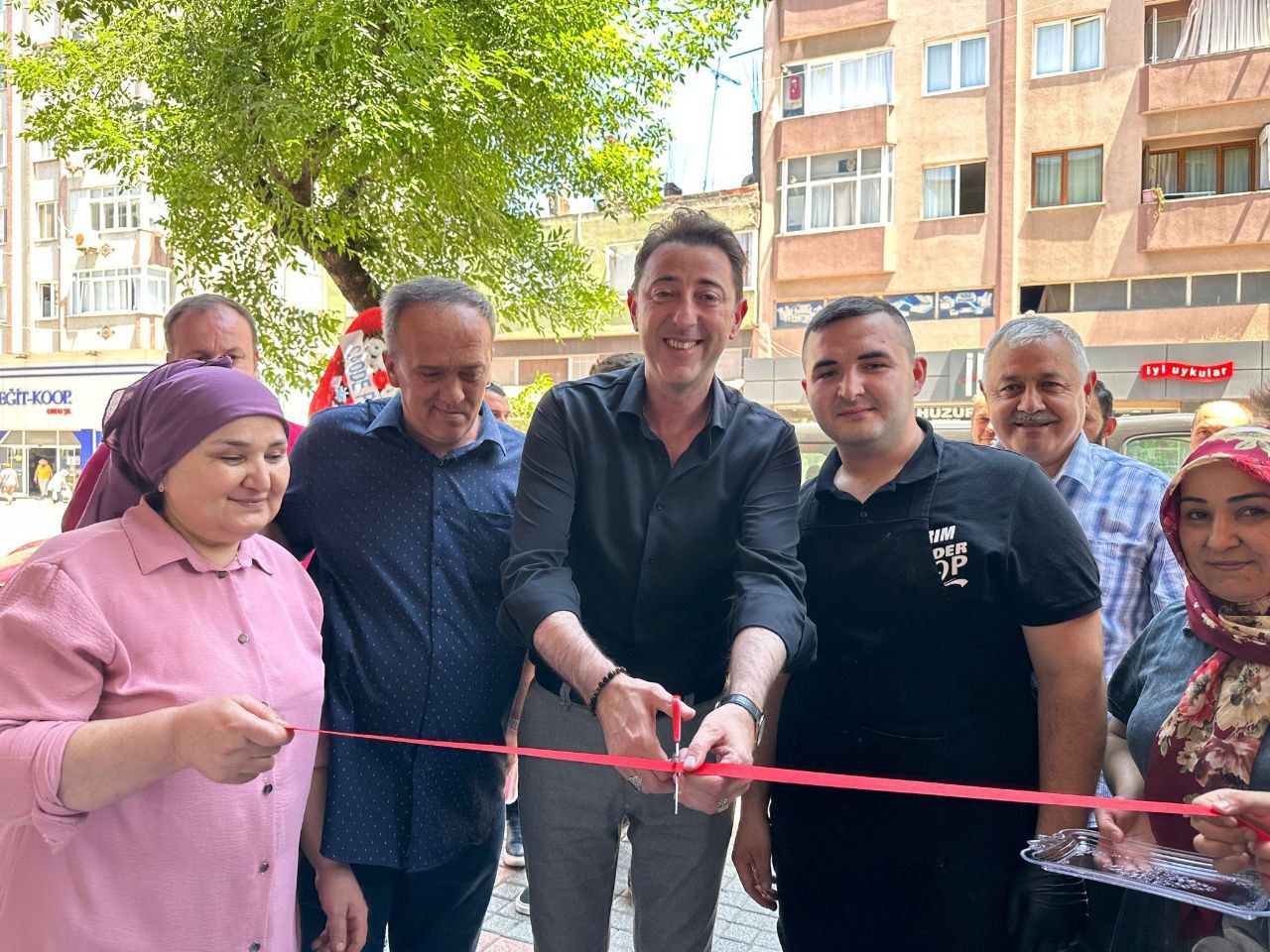 Bandırma’da Ordu caddesinde bulunan Yıldırım Kömürde İskender’in açılışı Bandırma Belediye