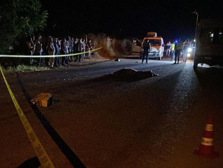 Balıkesir’in Gönen ilçesinde yolun karşısına geçmeye çalışan yaşlı kadına araç