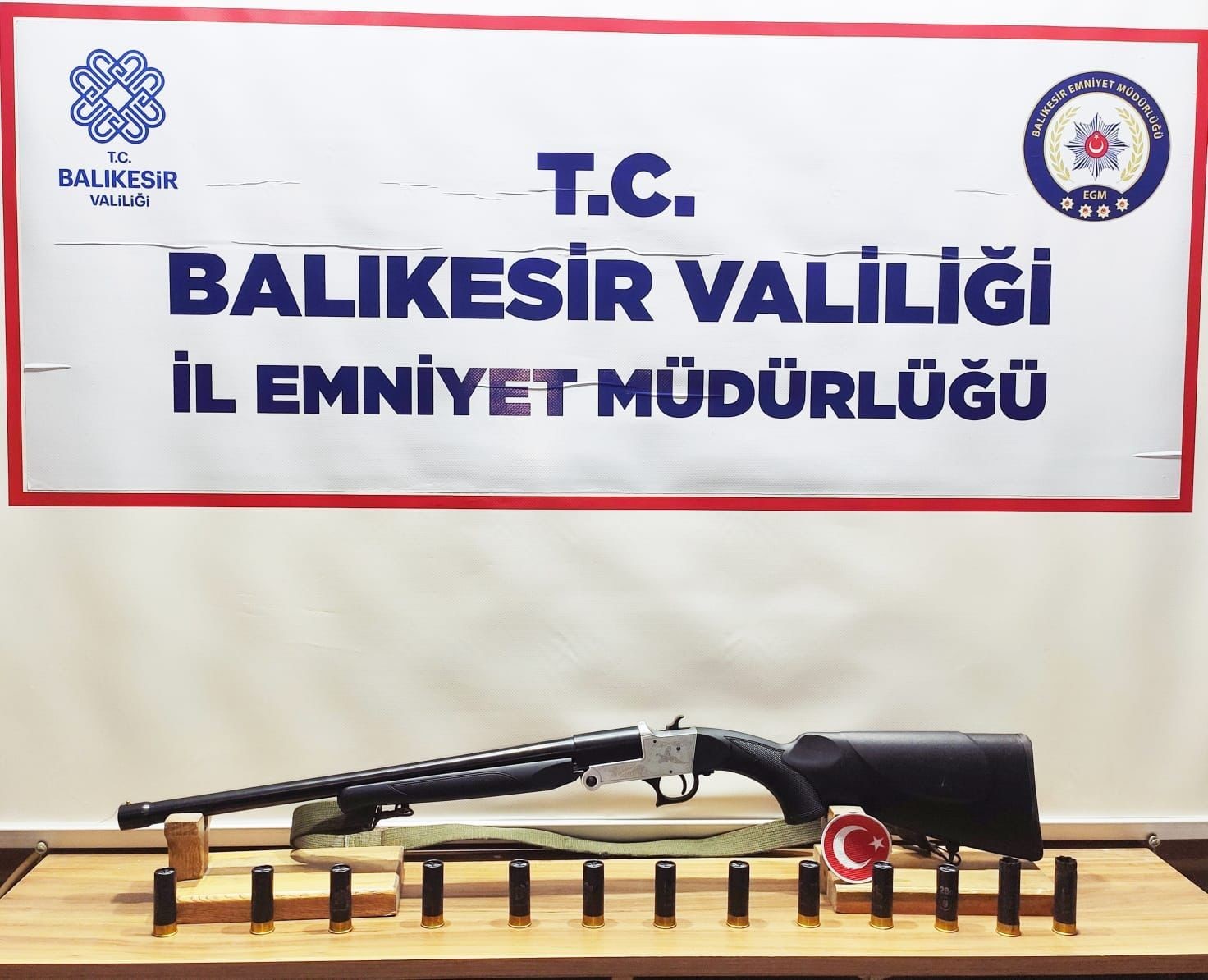 Balıkesir’de polis ekipleri il genelinde yaptıkları asayiş uygulamalarında çeşitli suçlardan