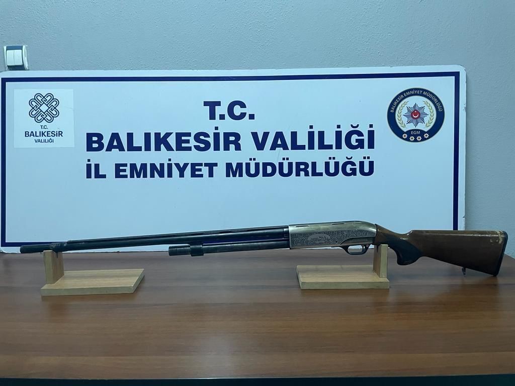 Balıkesir’de polis ekipleri 5 ilçede yaptıkları asayiş operasyonlarında çeşitli suçlardan