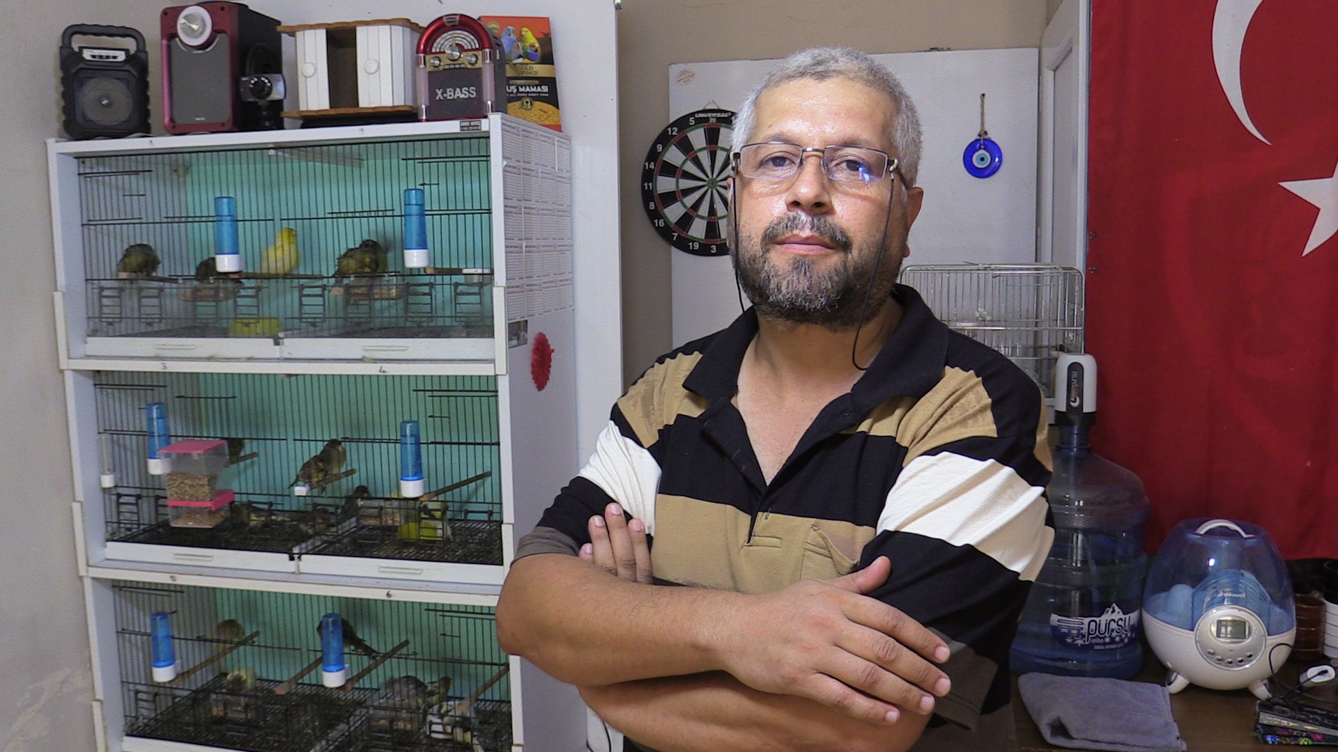Hobi olarak başladı, şimdi 50 kuşu var Balıkesir‘in Bandırma ilçesinde yaşayan Musa Sevim’in kuşlara olan ilgisi dikkat