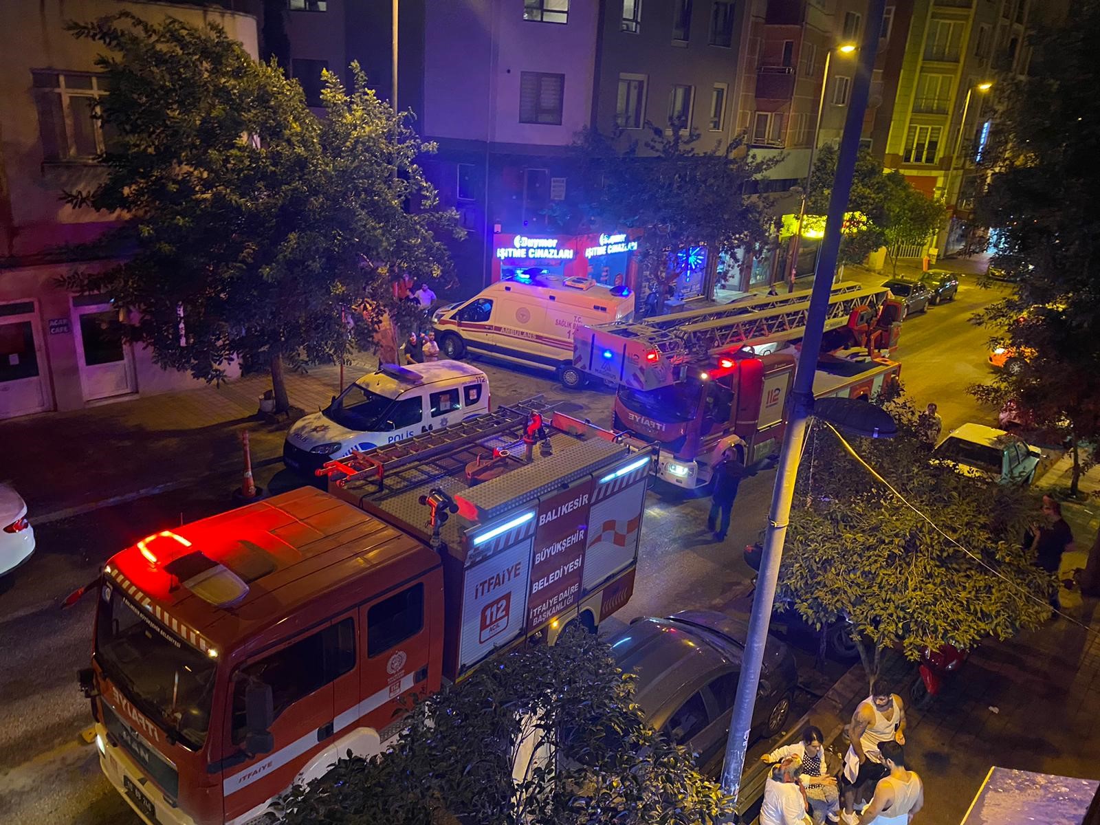 Açık unutulan ocak yangın paniğine sebep oldu Balıkesir’in Bandırma ilçesinde ocakta bırakılan tencere paniğe neden oldu. Bandırma
