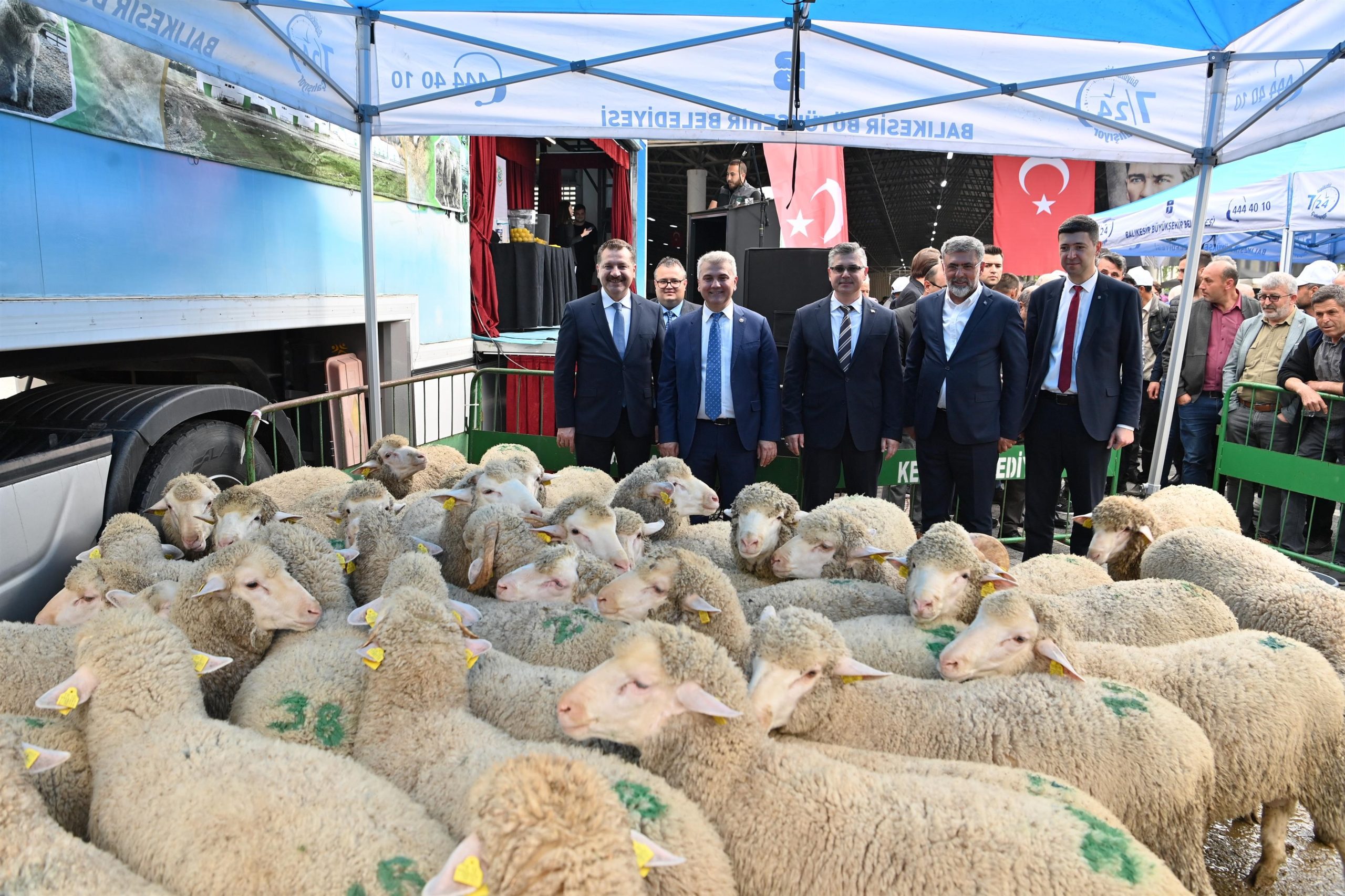 Balıkesir Büyükşehir kırsalda üreticinin yanında Verimli ovaları ve güzel iklimiyle tarımın beşiği Balıkesir’de, üretime her alanda