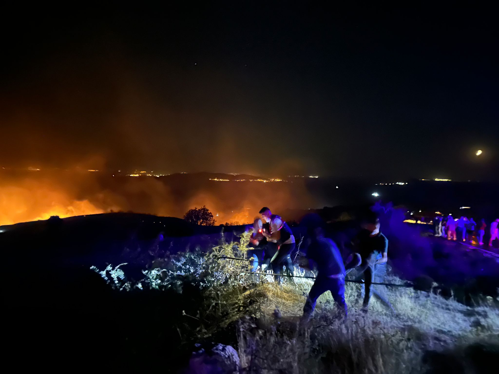 Marmara Adası’nda yangın Balıkesir’in Marmara Adası’nda makilik alanda yangın çıktı. Rüzgarın etkisi ile
