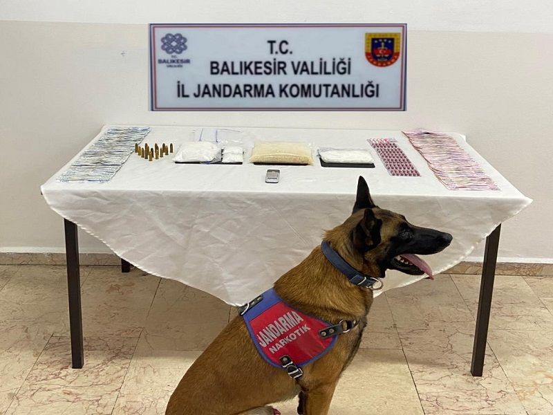 Balıkesir’de 9 şahsa uyuşturucu operasyonu Balıkesir’de jandarma ekipleri Karesi ve Altıeylül ilçesinde uyuşturucu ticareti yaptığı