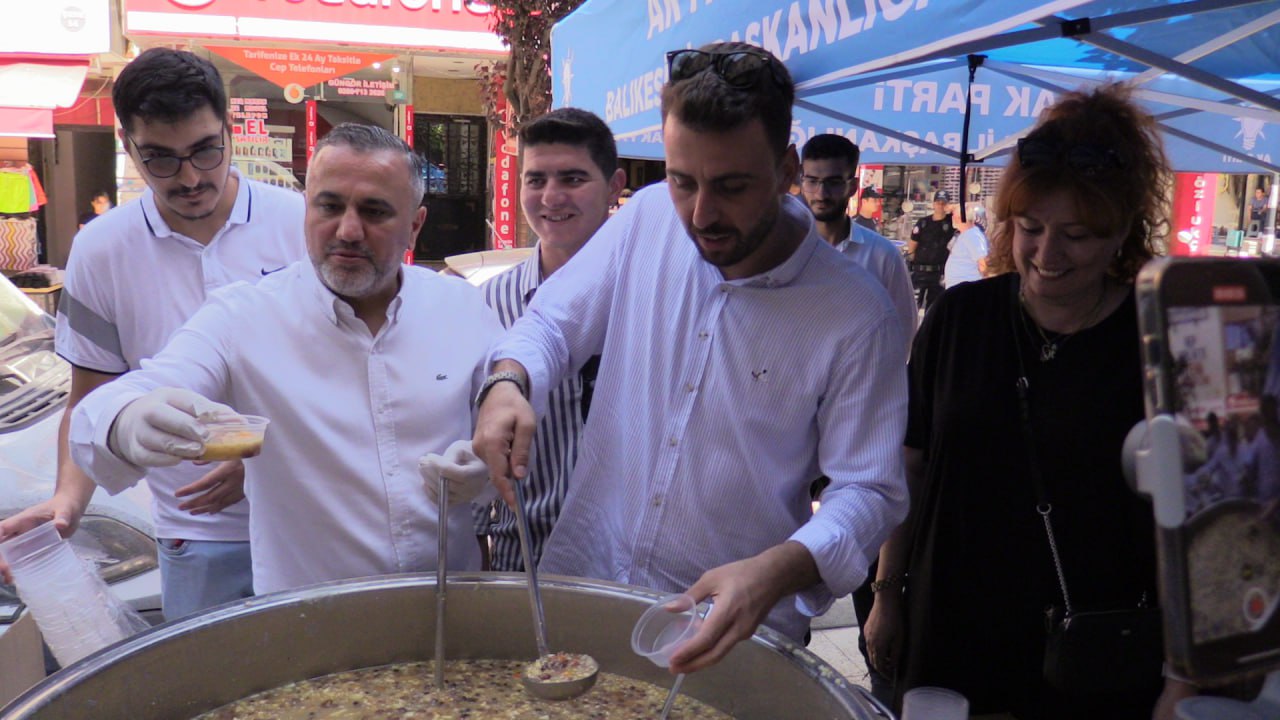AK PARTİ’DEN AŞURE HAYRI AK Parti Bandırma İlçe Teşkilatı, Muharrem ayı dolayısıyla 10 bin