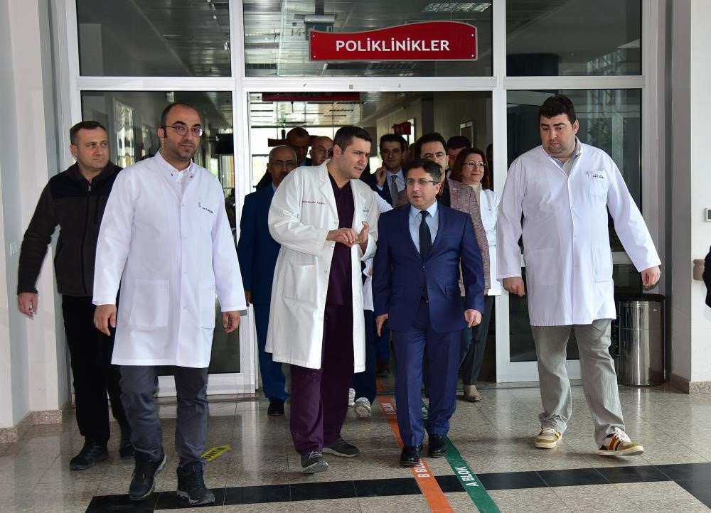 BAÜN’ de Kalp ve Damar Cerrahisi Kliniği güçlenerek büyüyor Balıkesir Üniversitesi (BAÜN) Hastanesi, bölgede sağlık alanında önemli bir merkez olarak
