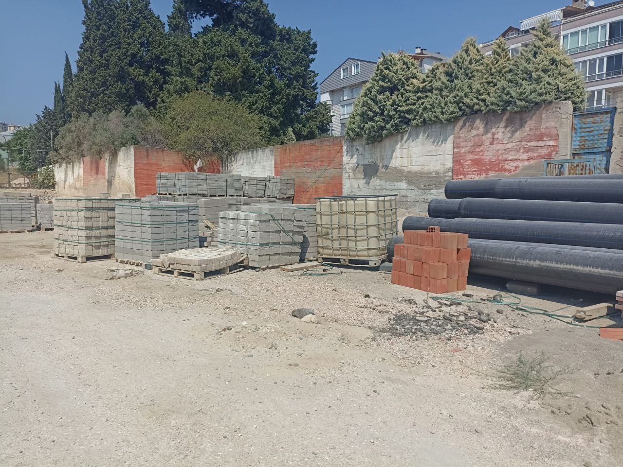 Erdek Belediyesi stadyumu şantiyeye döndü Balıkesir‘in Erdek ilçesinde bulunan Erdek 18 Eylül Stadyumu gelişi güzel