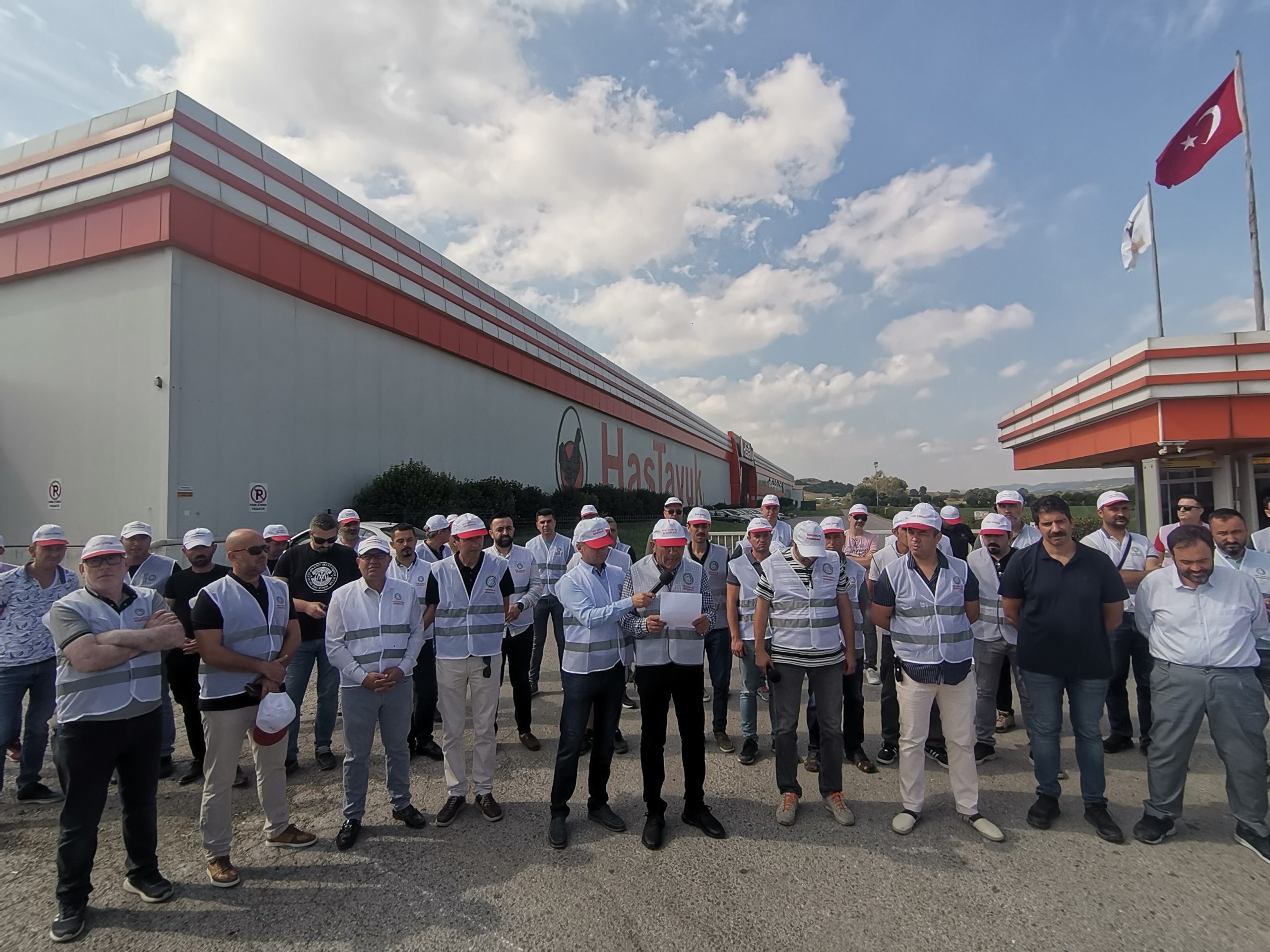 Tekgıda – İş Sendikası işten çıkarmaların yaşandığı Has Tavuk firması