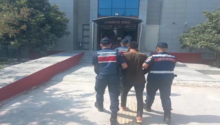 Balıkesir’de DEAŞ’lı terörist yakalandı Balıkesir’in Susurluk ilçesinde DEAŞ terör örgütü üyesi, jandarma ekiplerinin düzenlediği