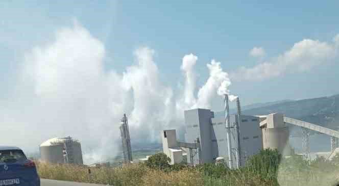 Marmara’ya hem havadan hem denizden deşarj devam ediyor Balıkesir’in Bandırma ilçesinde faaliyet gösteren Bandırma Gübre Fabrikaları A.Ş. (BAGFAŞ)