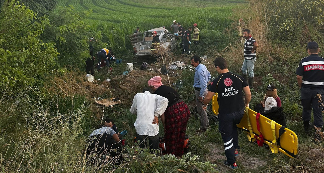 Bursa’nın Karacabey ilçesinde tarlaya işçi götüren aracın kaza yapması sonucunda