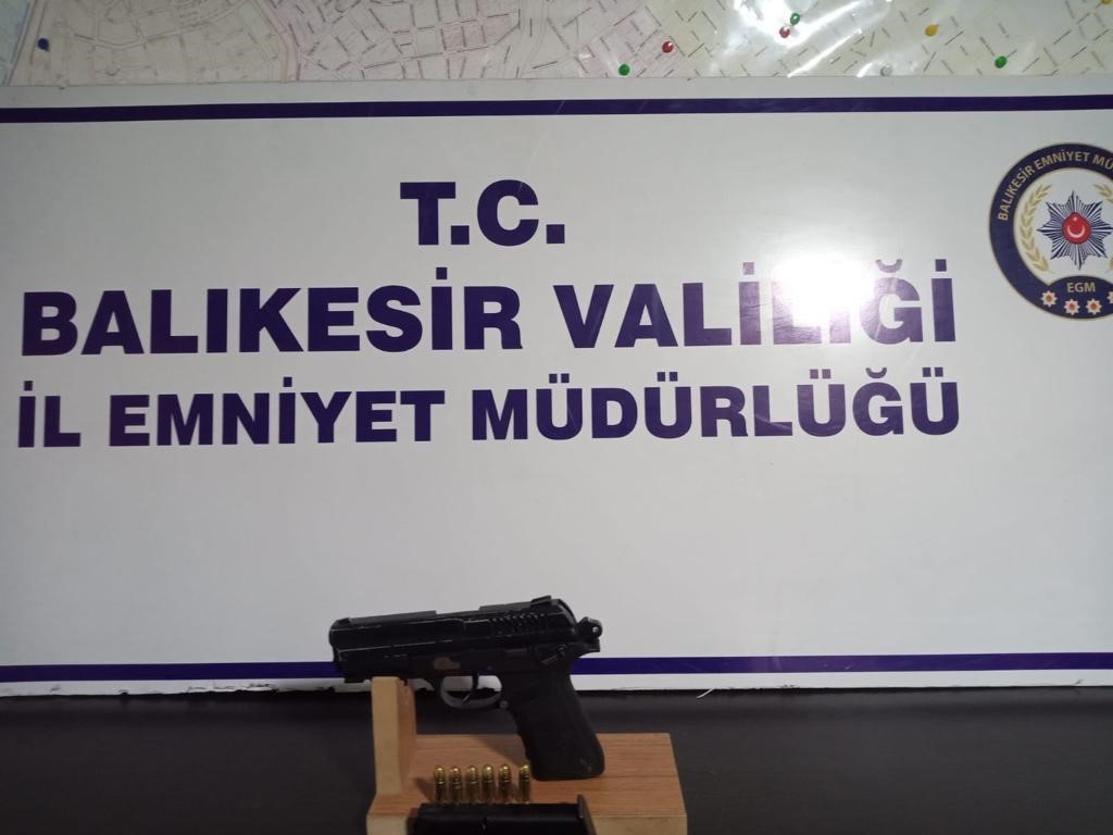 Balıkesir’de polis ekipleri il genelinde yaptıkları asayiş uygulamalarında çeşitli suçlardan