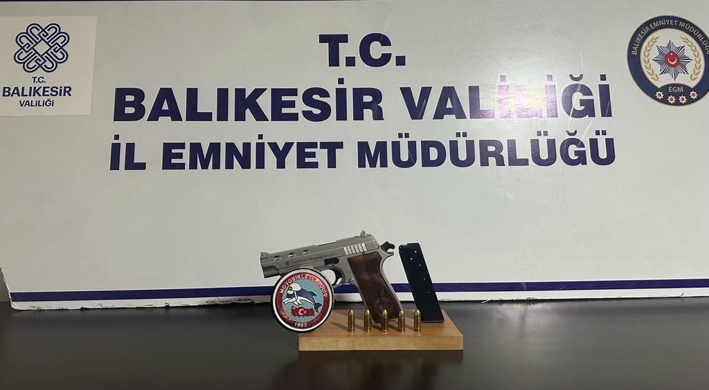 Balıkesir’de 99 aranan şahıstan, 49’u tutuklandı Balıkesir‘de polis ekipleri il genelinde son 1 haftada yaptıkları asayiş