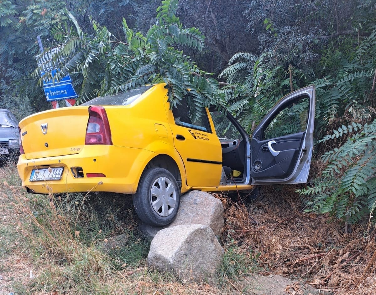 Erdek’te trafik kazasında 2 kişi yaralandı Balıkesir‘in Erdek ilçesinde Ocaklar kırsal mahallesi çıkışında meydana gelen trafik