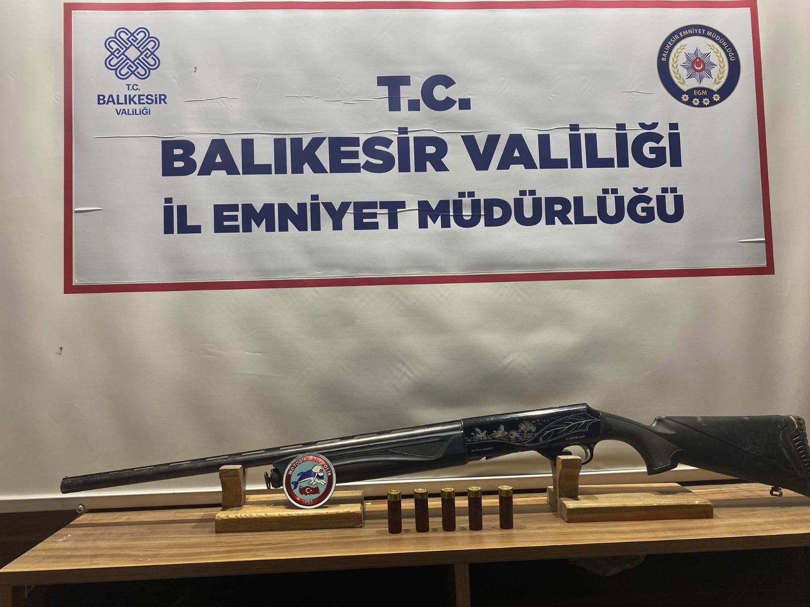 Balıkesir’de aranan 25 şahıstan 16’sı tutuklandı Balıkesir‘de polis ekipleri il genelinde yaptıkları asayiş uygulamalarında çeşitli suçlardan