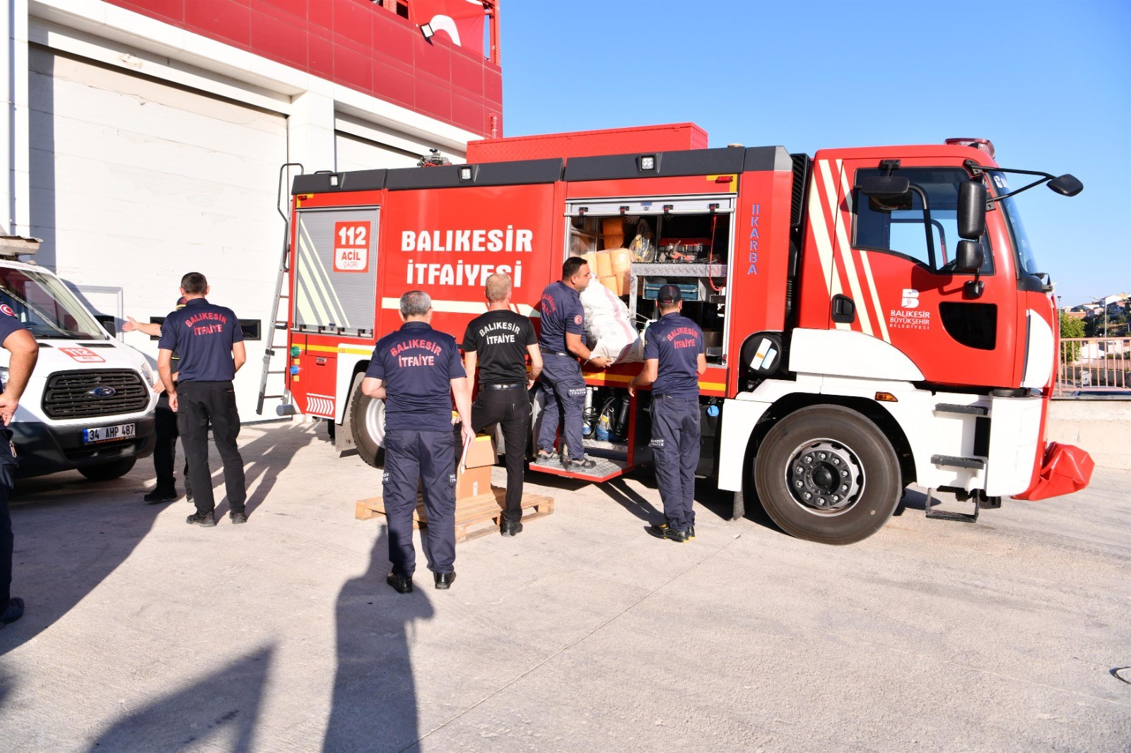 Balıkesir Büyükşehrin arama kurtarma ekibi Libya’da Sel felaketi nedeniyle 6 binden fazla insanın hayatını kaybettiği 10