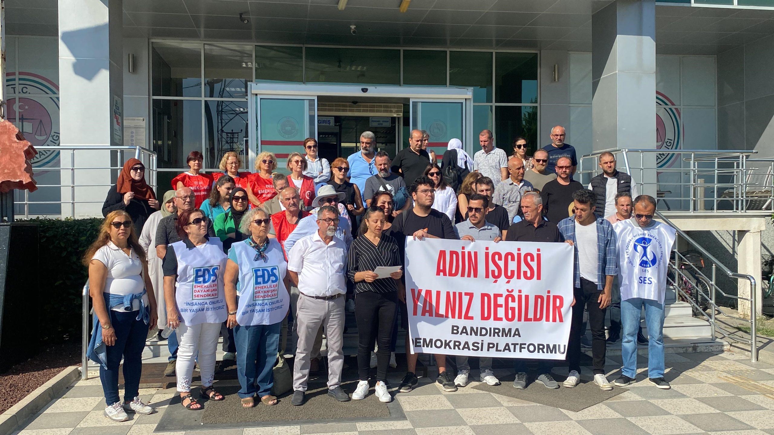 57 kadının hukuk mücadelesi sürüyor Balıkesir’in Gönen ilçesinde yaklaşık 2 buçuk yıl önce işten çıkartılan